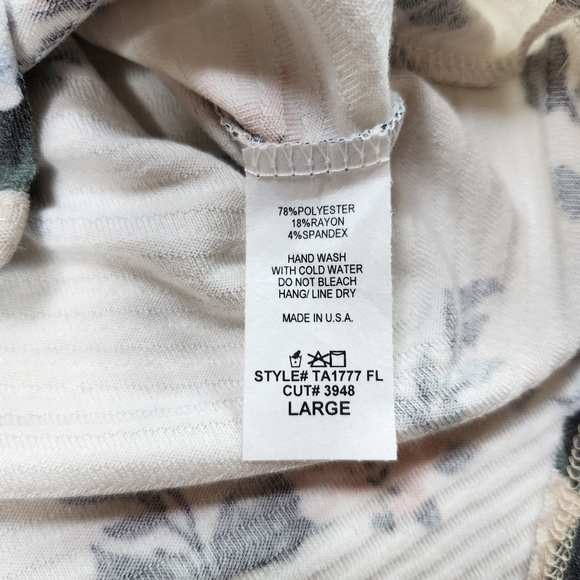 Floral Beige Button-Up Women's Top - Picture 9 of 11